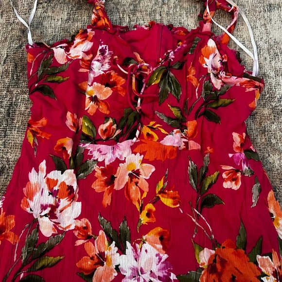 Lulu’s sleeveless summer dress - Picture 2 of 3